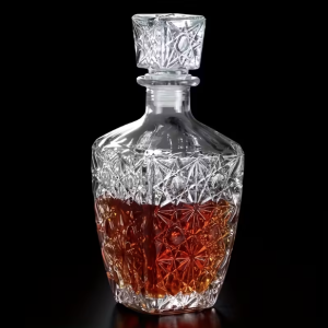 Klassikaline klaasist karahvin, 800 ml