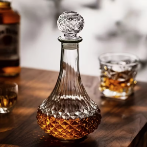 Vintaažstiilis klaasist karahvin, 800 ml